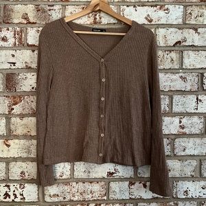 Long sleeve sweater - with buttons